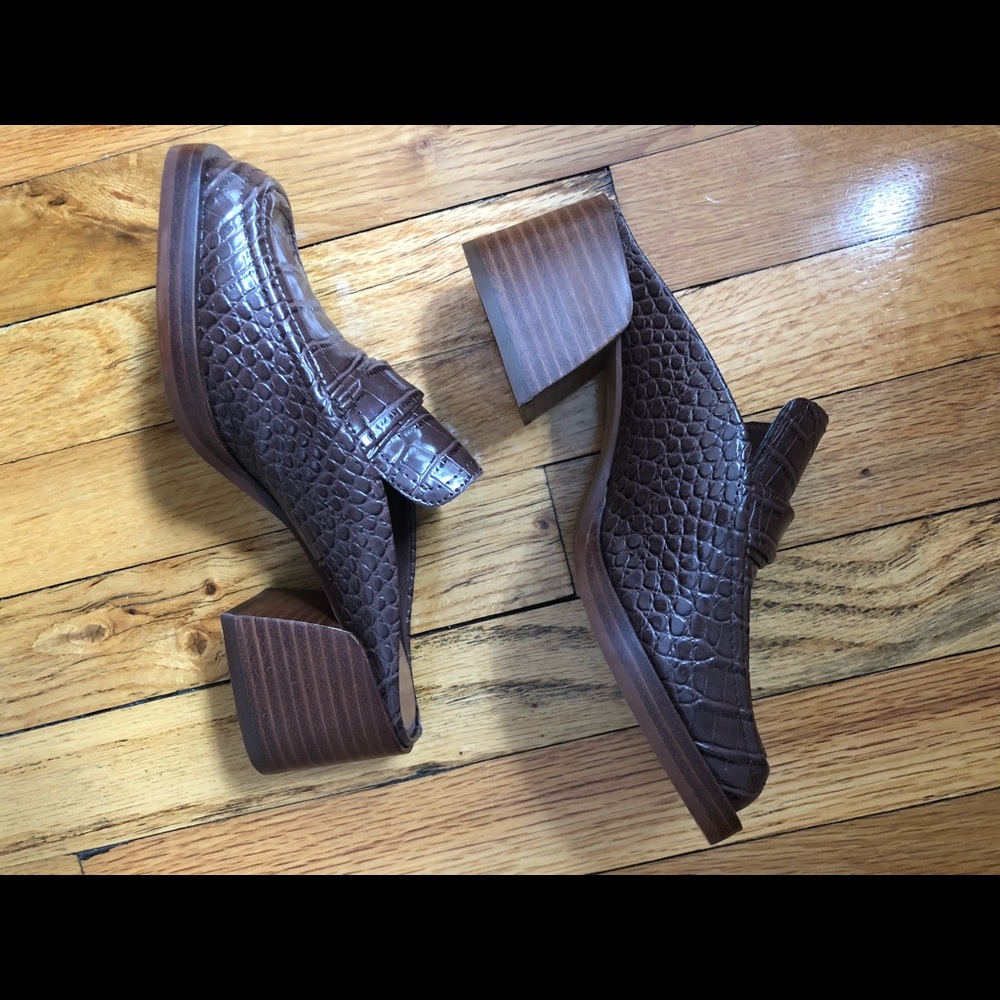 Clogs